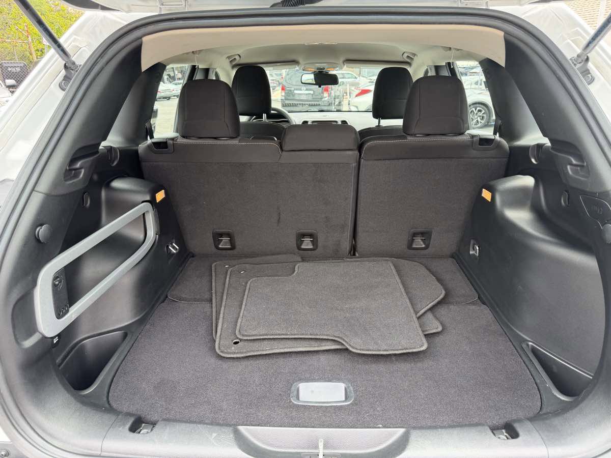 Used 2014 Jeep Cherokee Sport image 10