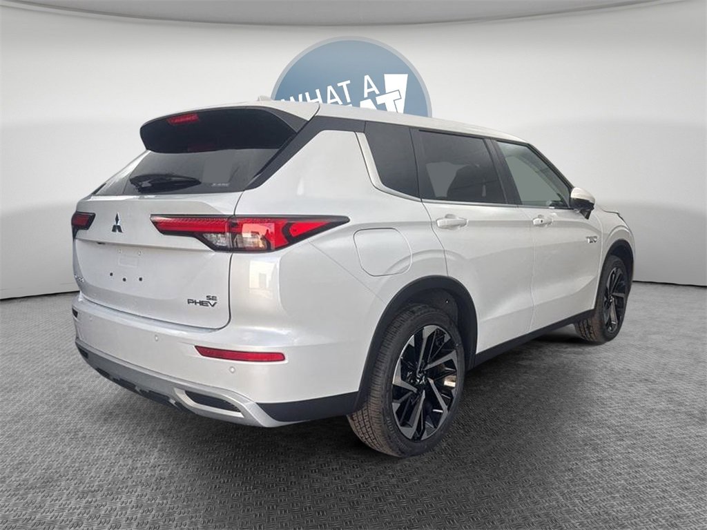 New 2025 Mitsubishi Outlander SE image 3