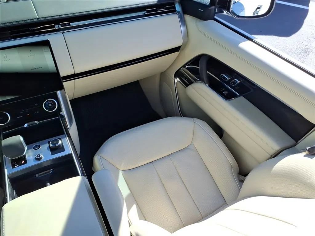 Used 2023 Land Rover Range Rover SE image 18