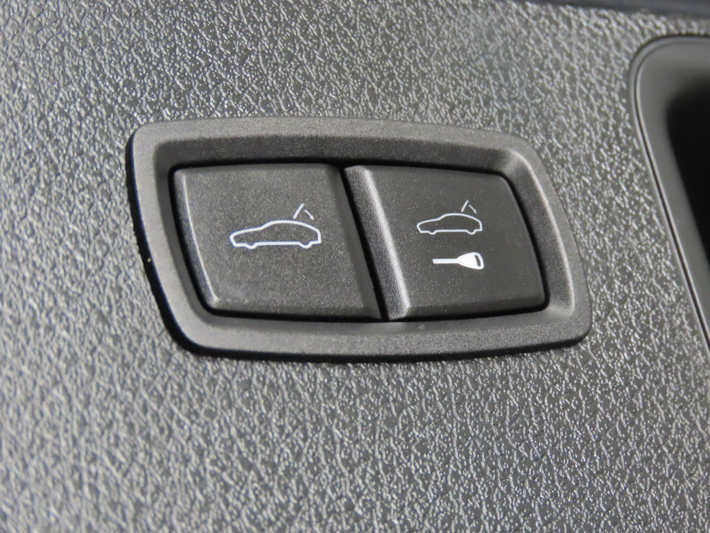 Certified 2024 Porsche Macan Turbo AWD/4WD image 50