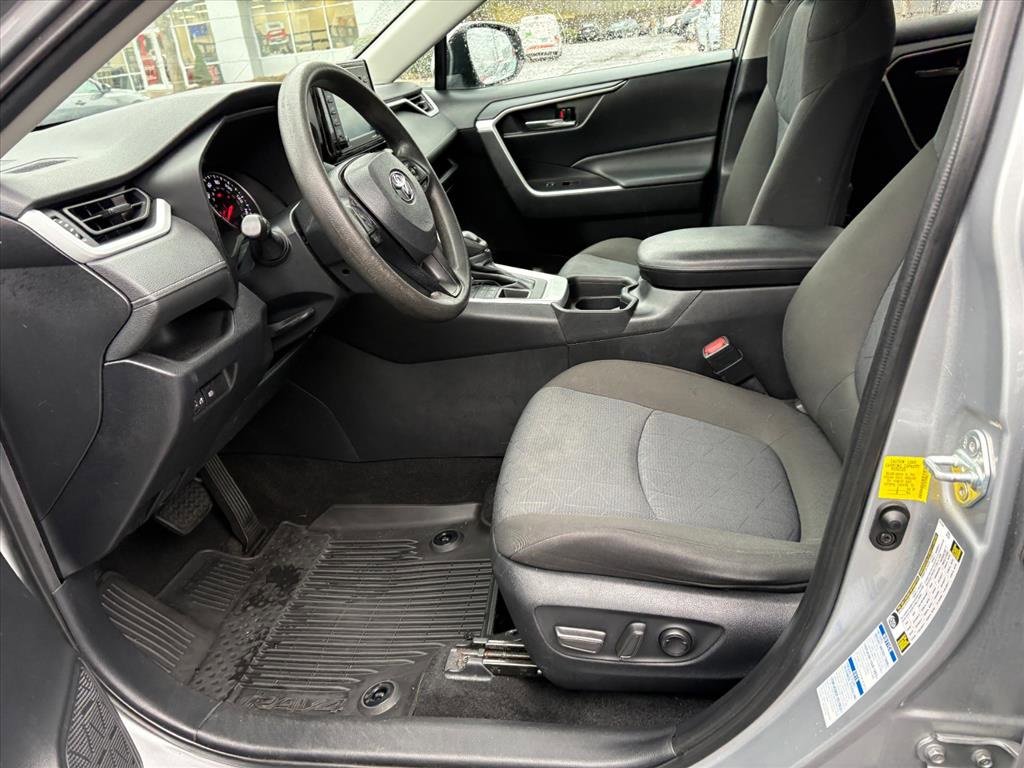 Used 2021 Toyota RAV4 XLE image 16