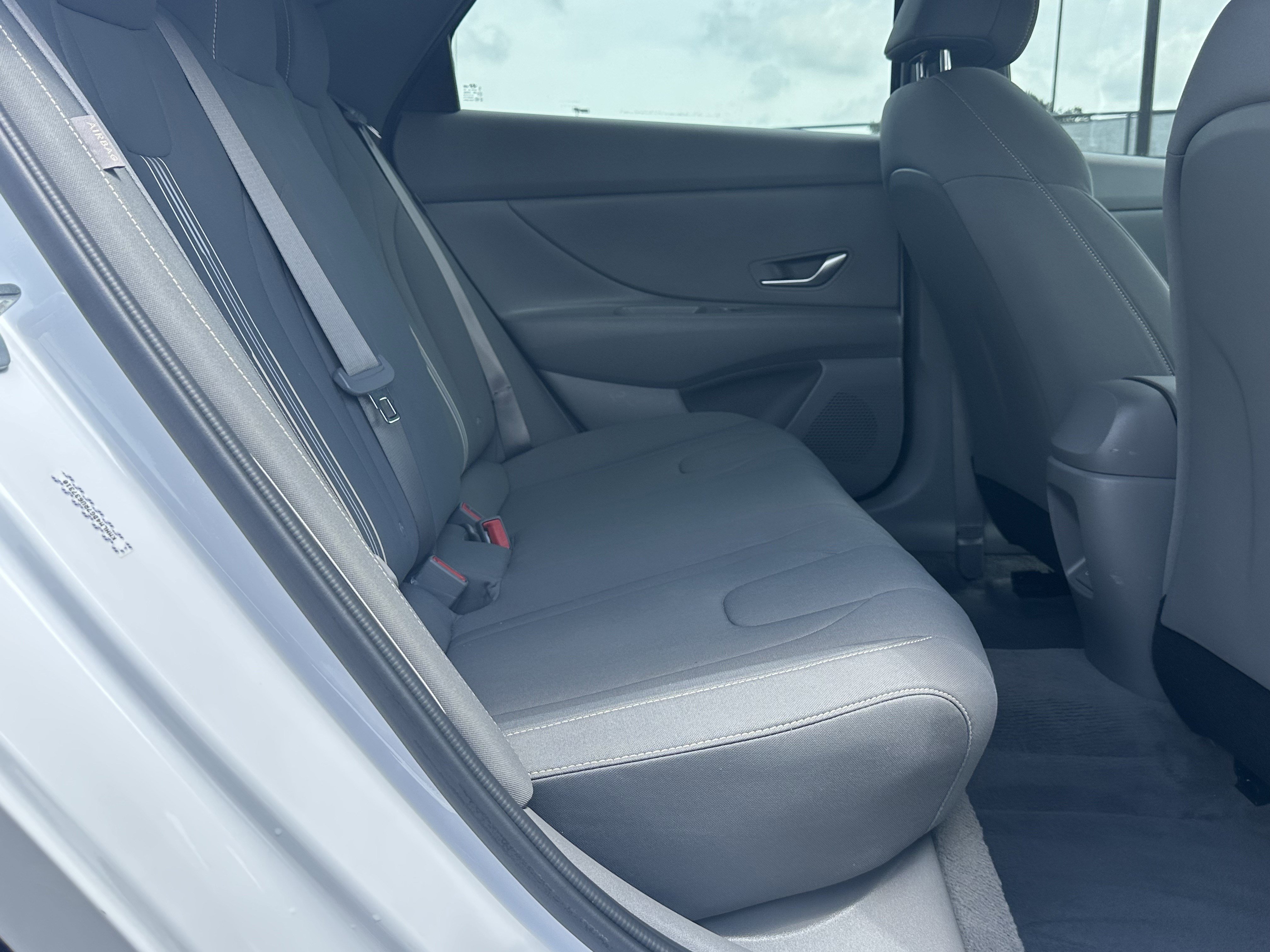 Used 2024 Hyundai Elantra SEL FWD image 17