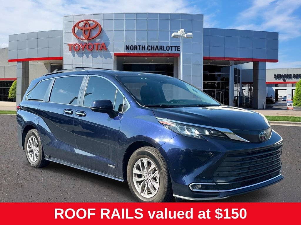 Used 2021 Toyota Sienna XLE FWD image 1