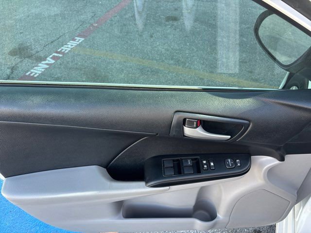 Used 2014 Toyota Camry LE image 15
