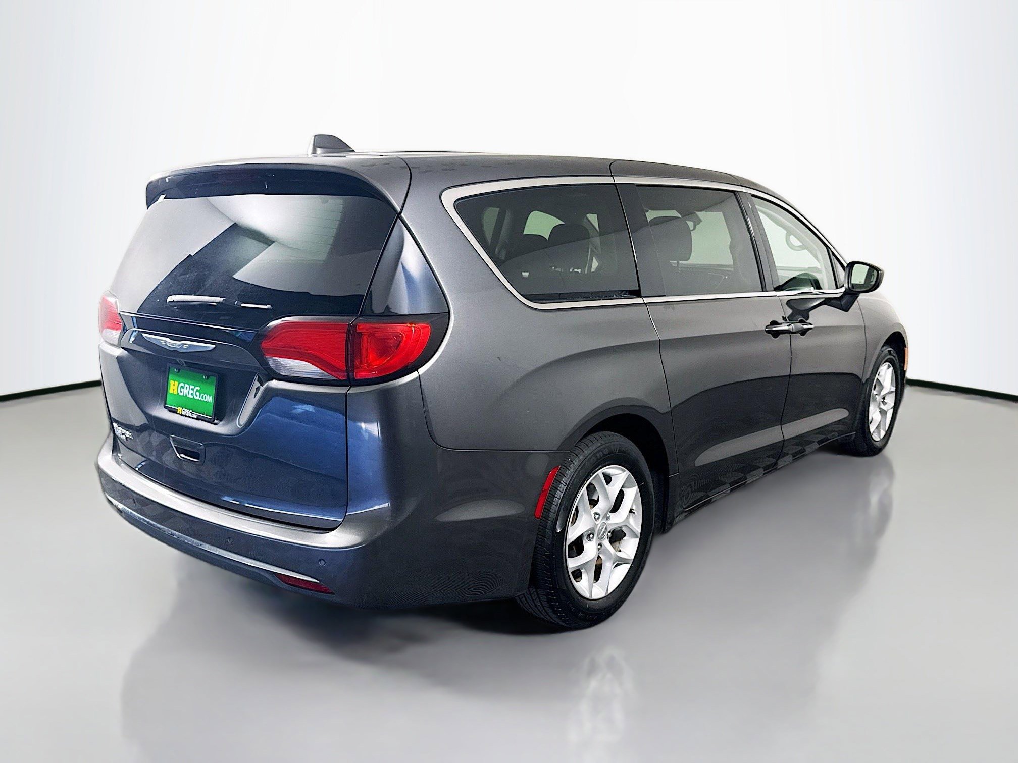 Used 2018 Chrysler Pacifica Touring Plus w/ Tire & Wheel Group image 10