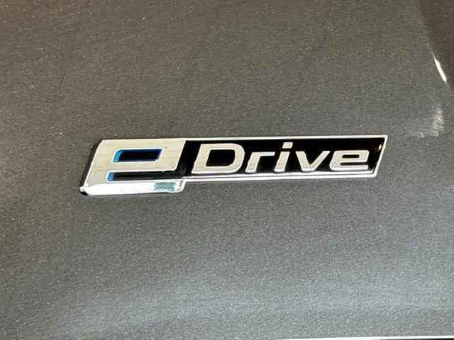 Used 2019 BMW 530e w/ M Sport Package image 4