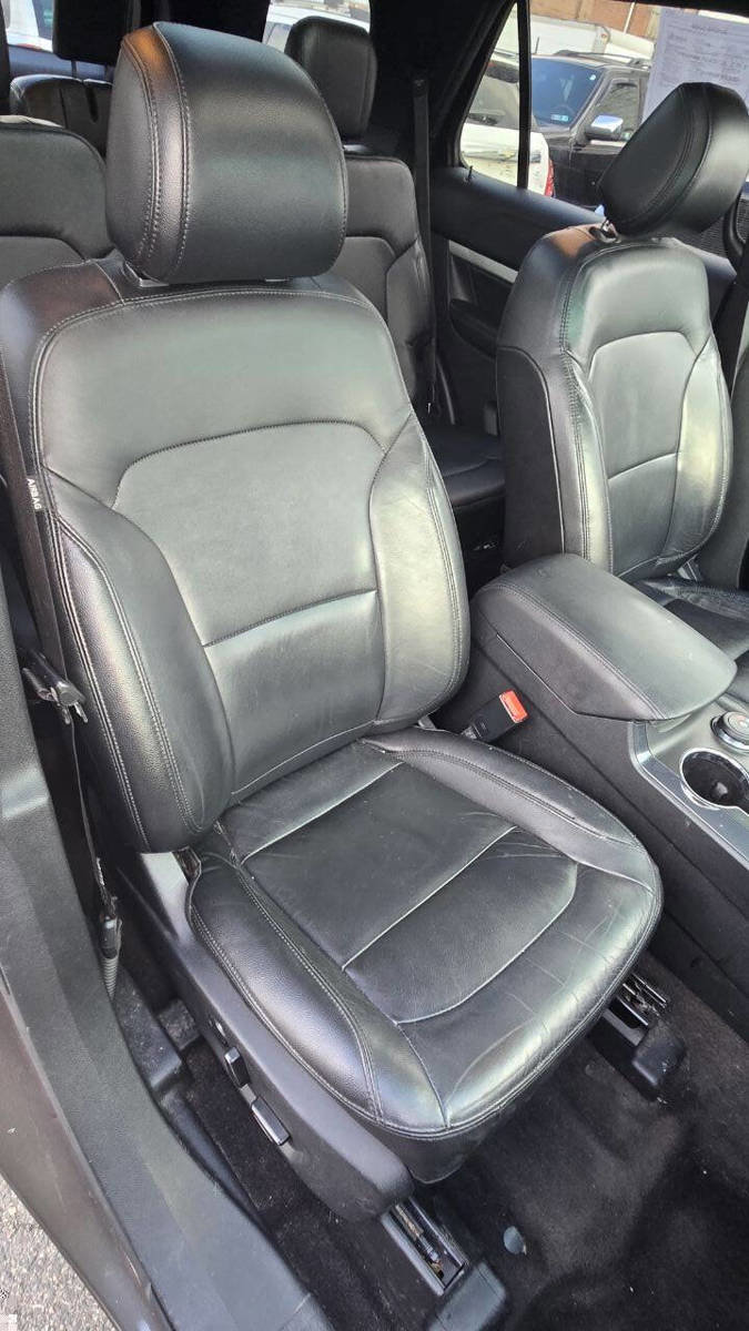 Used 2016 Ford Explorer XLT w/ Equipment Group 202A image 14