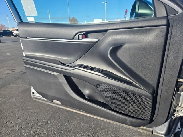 Used 2019 Toyota Camry SE w/ Accessory Appearance Package image 21