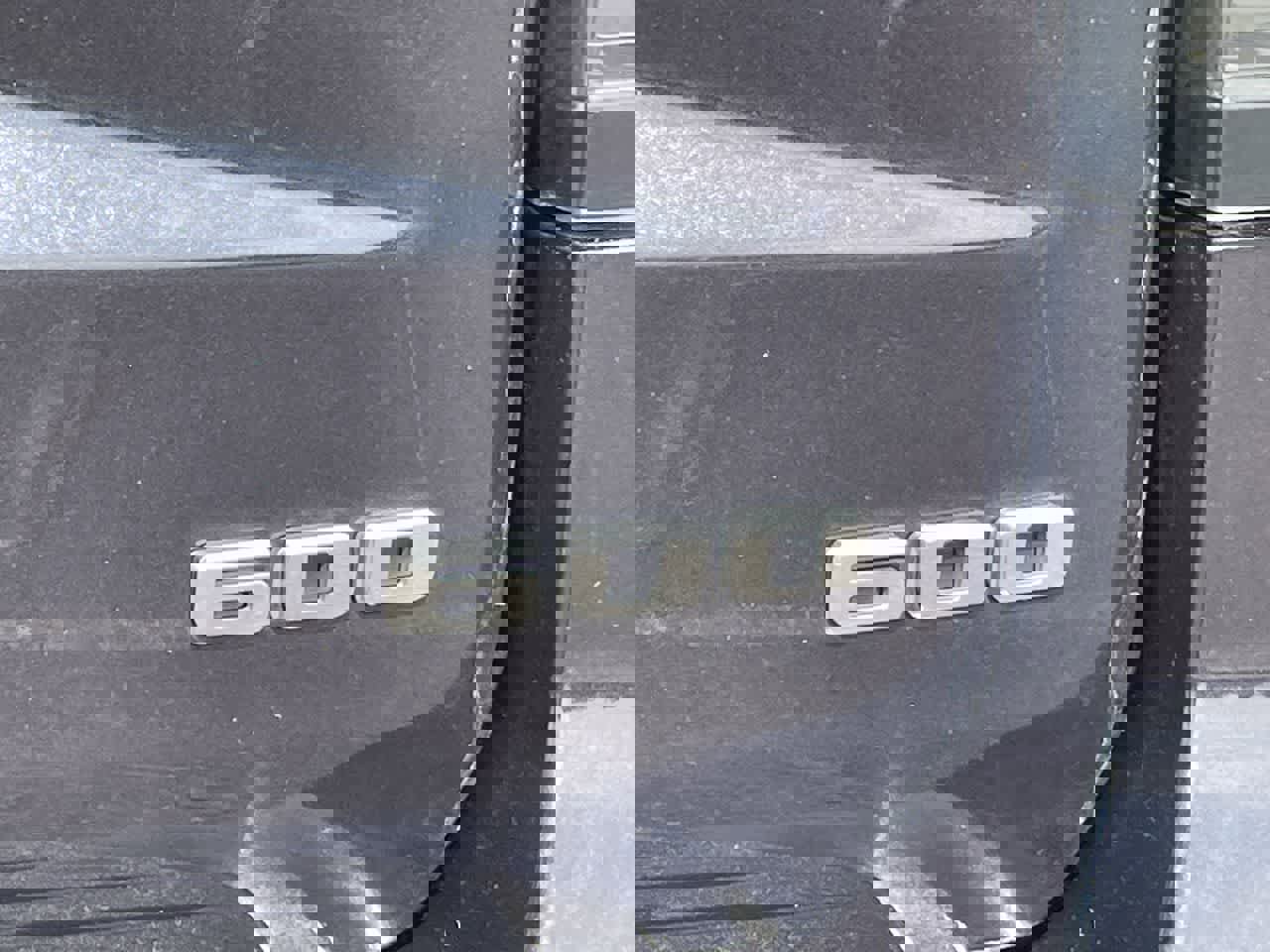 Used 2024 Cadillac Escalade ESV Premium Luxury image 45