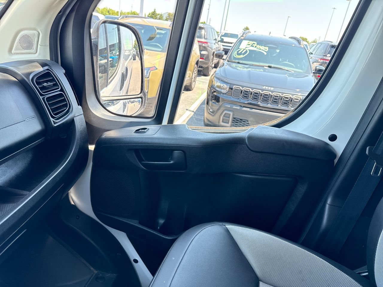 Used 2024 RAM ProMaster 2500 w/ Convenience Group FWD image 25