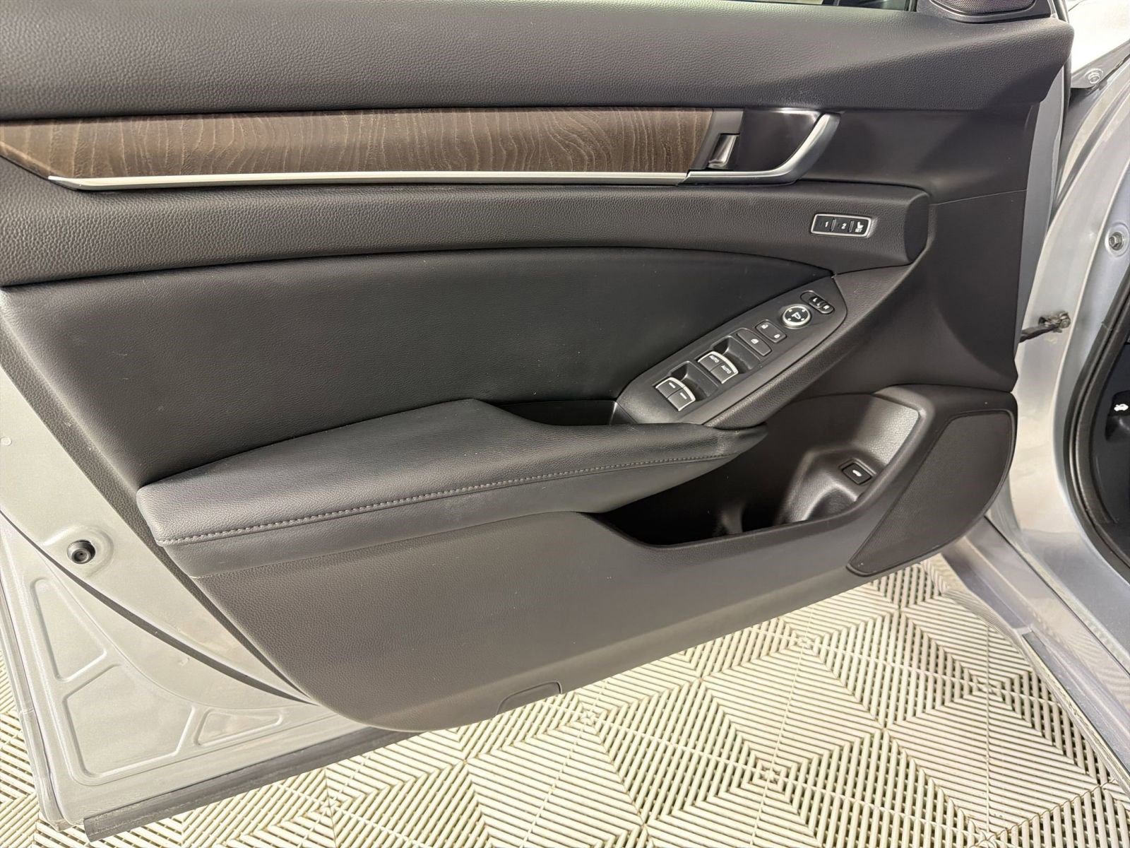 Certified 2018 Honda Accord EX-L image 13