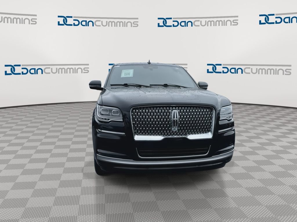 Used 2023 Lincoln Navigator Reserve AWD/4WD image 3