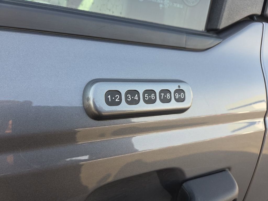 Used 2023 Ford Bronco Black Diamond image 12