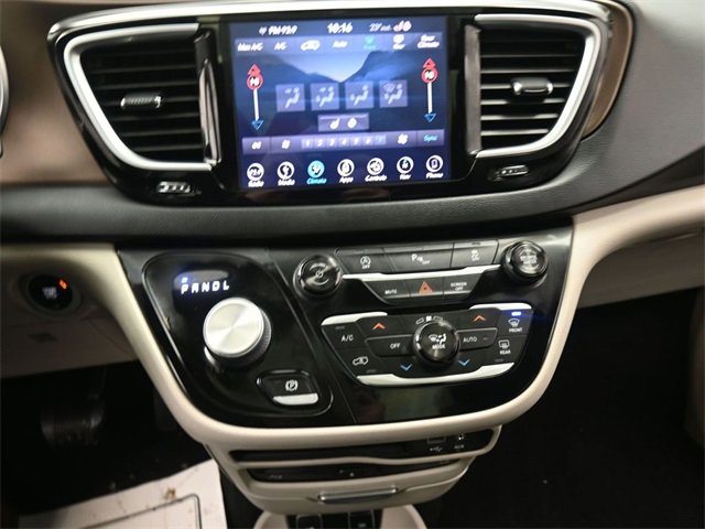 Used 2018 Chrysler Pacifica Touring-L Plus w/ Tire & Wheel Group image 10