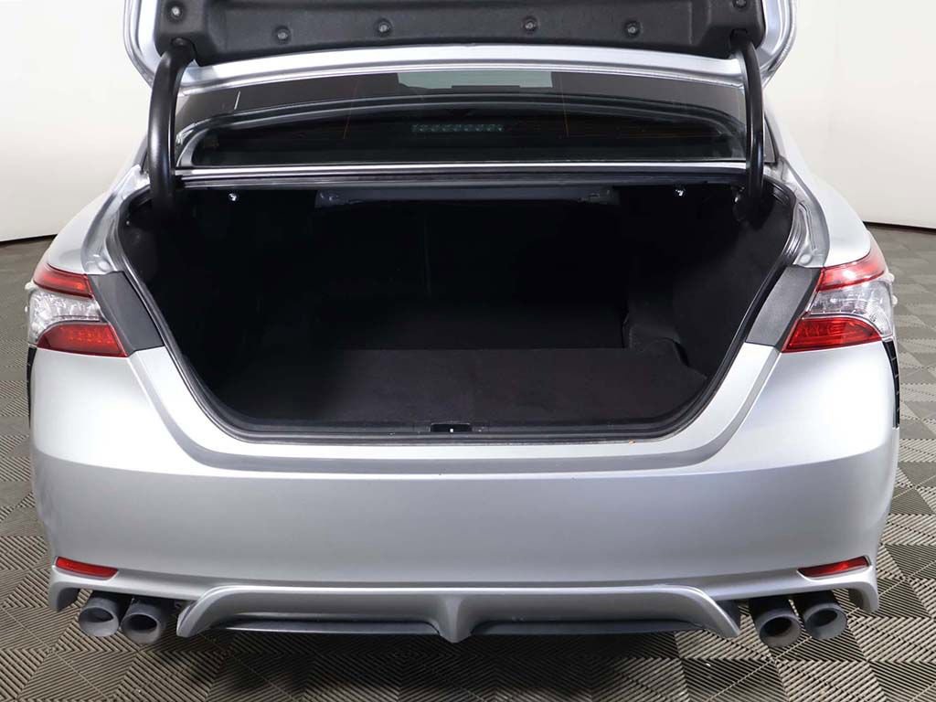 Used 2021 Toyota Camry XSE FWD image 11