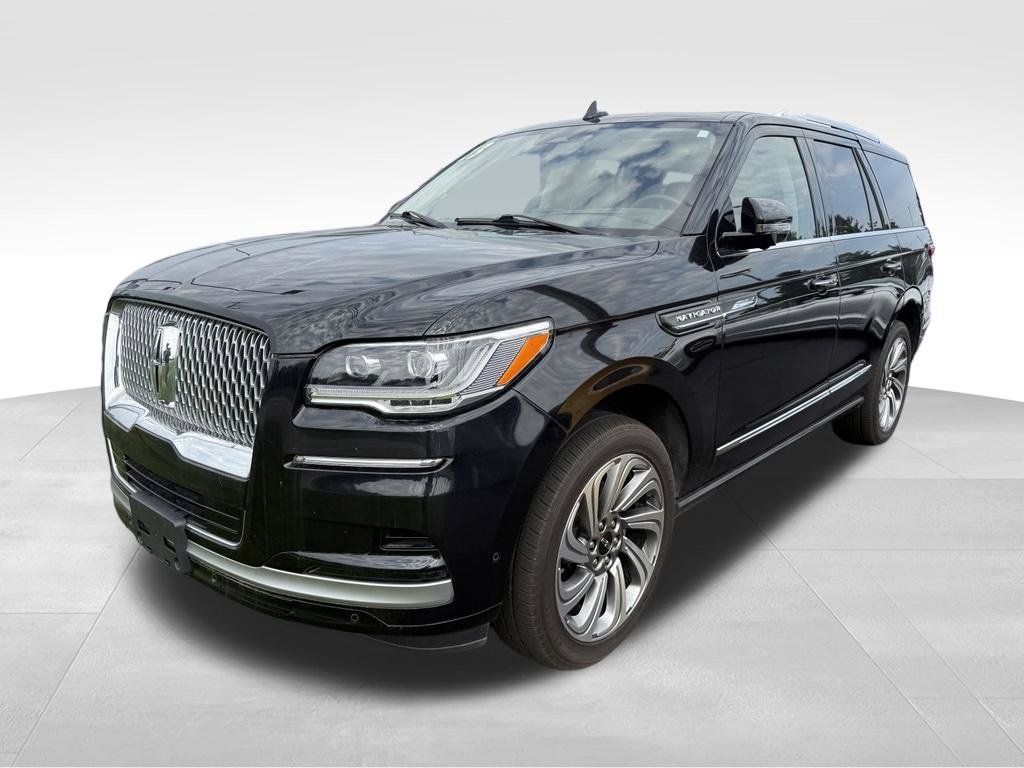 Used 2023 Lincoln Navigator Reserve AWD/4WD image 4