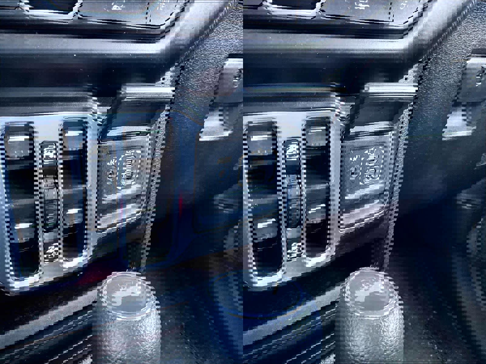 Used 2023 Jeep Wrangler Unlimited w/ Cold Weather Group image 27