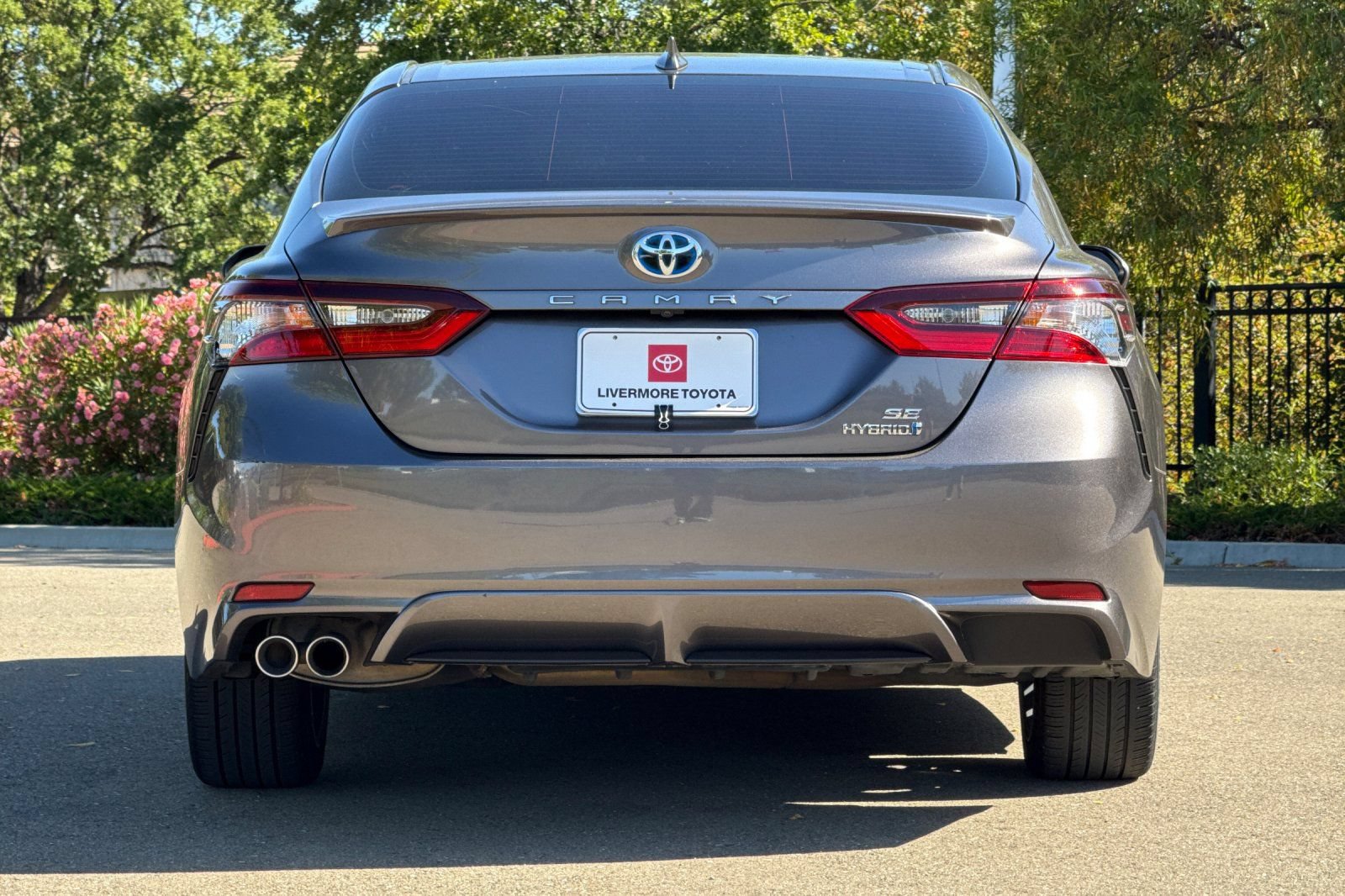 Used 2021 Toyota Camry SE w/ Cold Weather Package FWD image 5