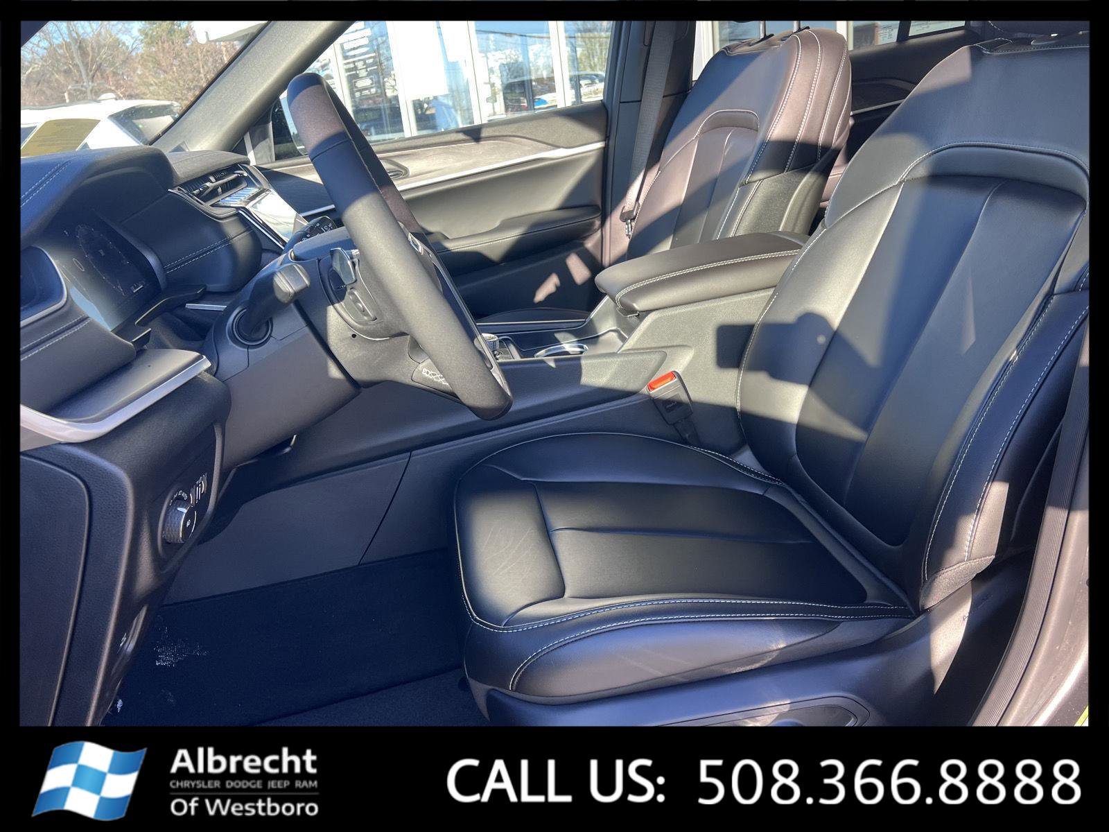 New 2025 Jeep Grand Cherokee Limited image 10