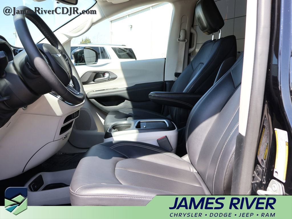 Used 2024 Chrysler Pacifica Touring-L FWD image 22