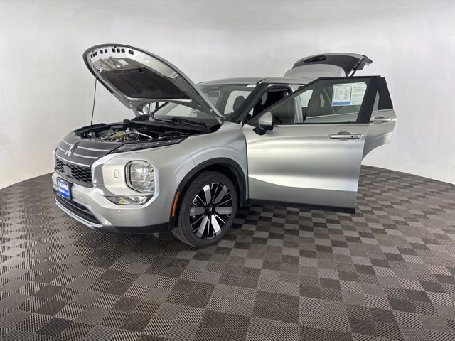 Used 2025 Mitsubishi Outlander SE AWD/4WD image 12
