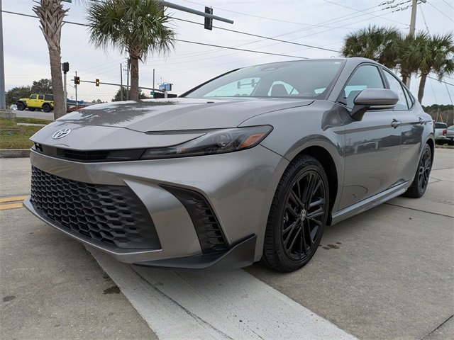 Used 2025 Toyota Camry SE image 8