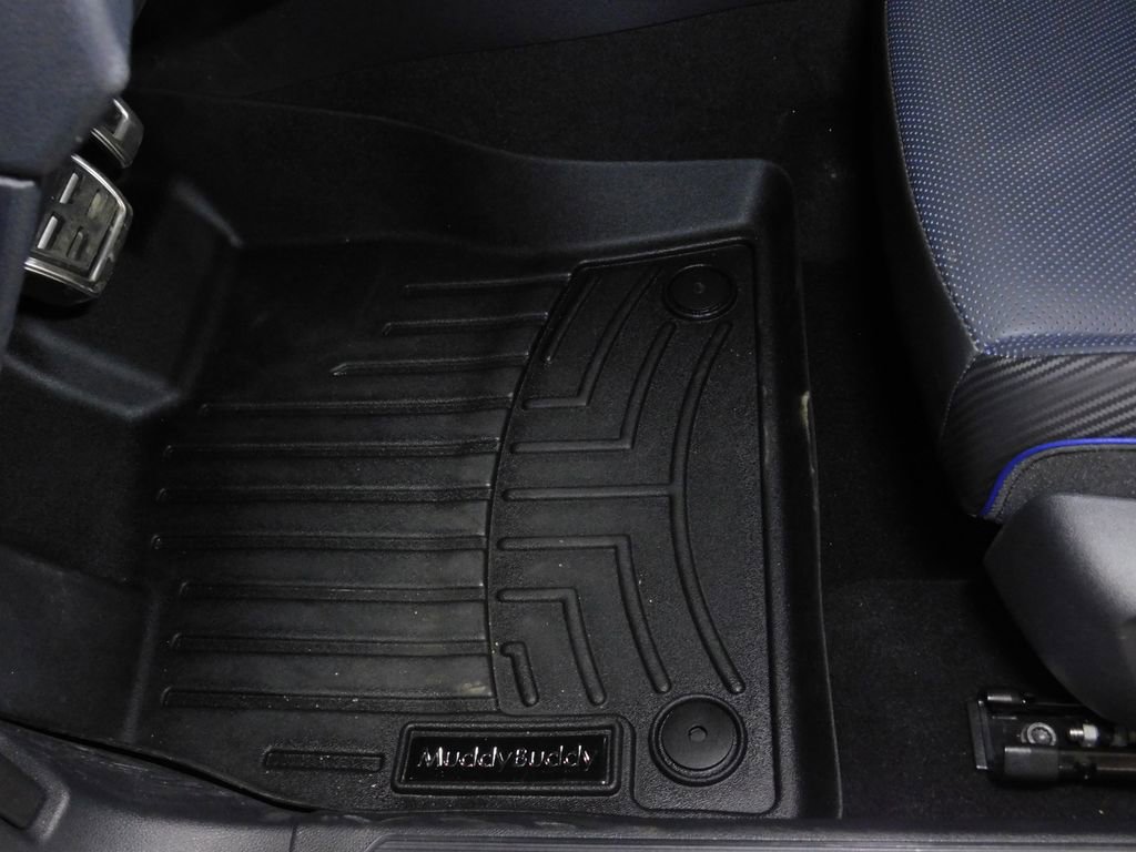 Used 2025 Volkswagen Golf R Black Edition image 33