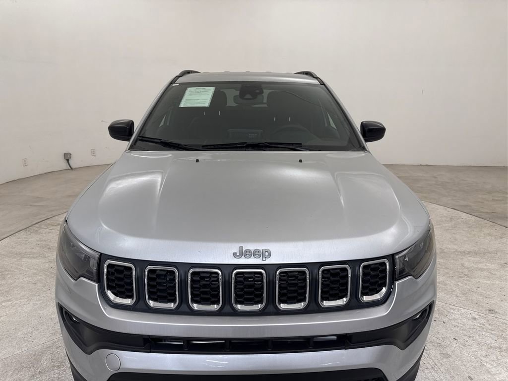 Used 2025 Jeep Compass Latitude image 14