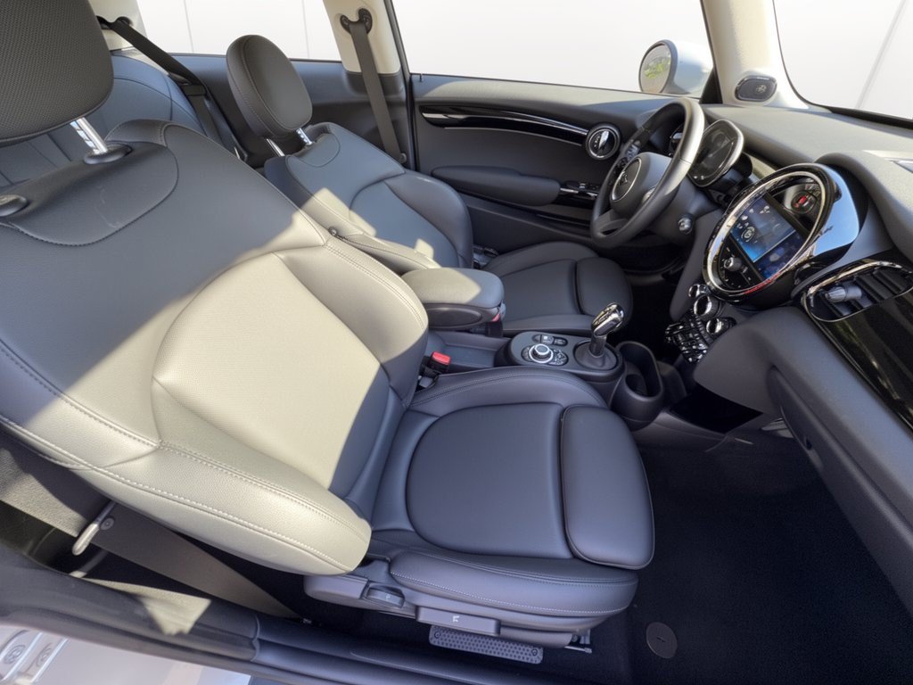 Used 2024 MINI Cooper SE FWD image 30