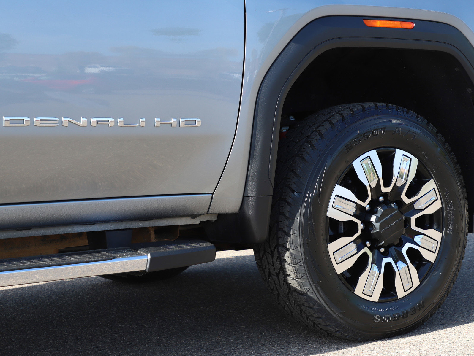Used 2025 GMC Sierra 3500 Denali w/ Denali Reserve Package AWD/4WD image 33