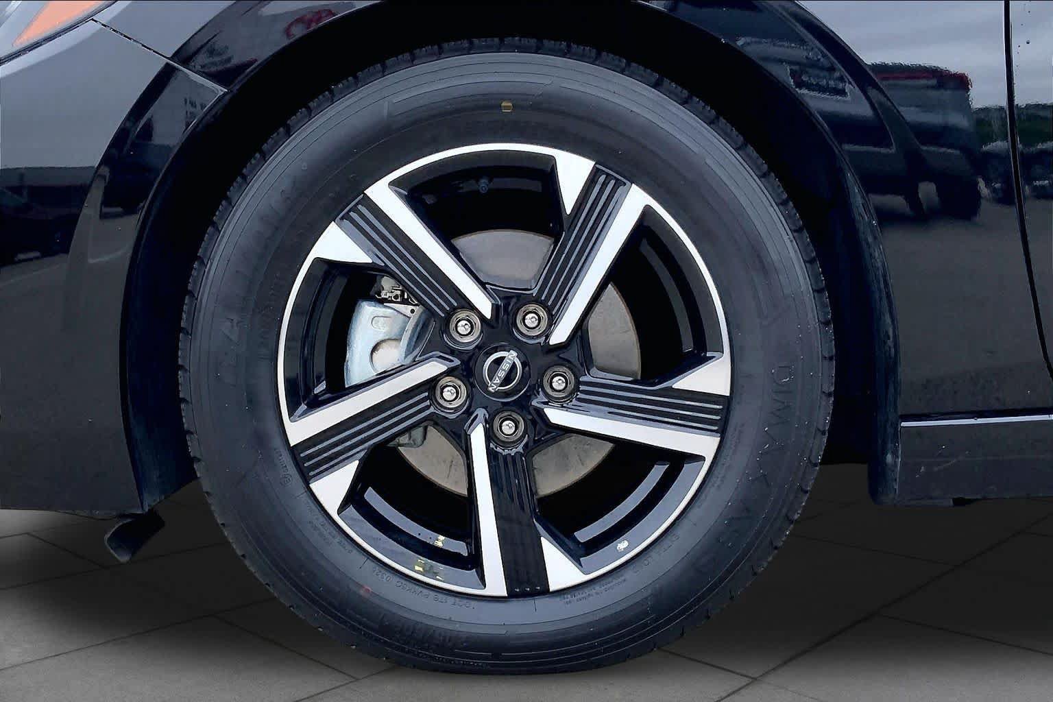 Used 2025 Nissan Sentra SV w/ All-Weather Package FWD image 10