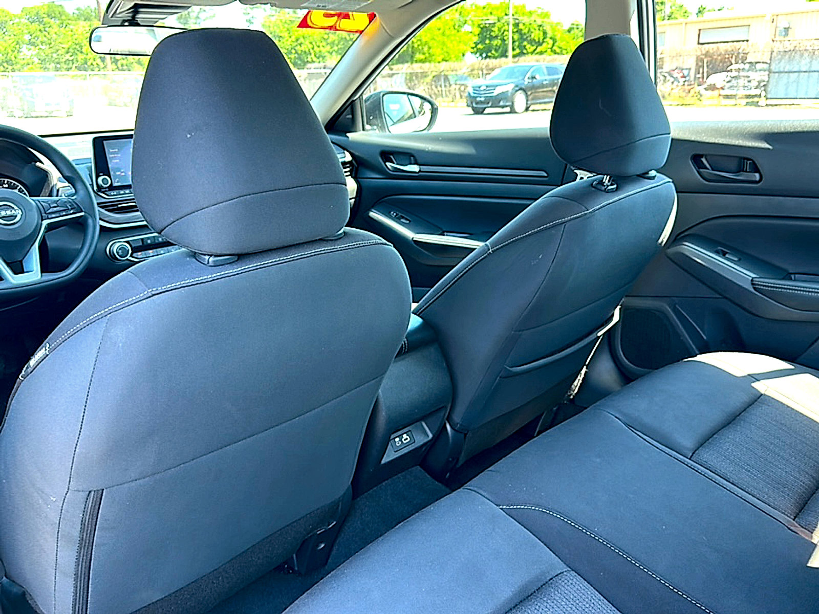 Used 2025 Nissan Altima 2.5 SV FWD image 17