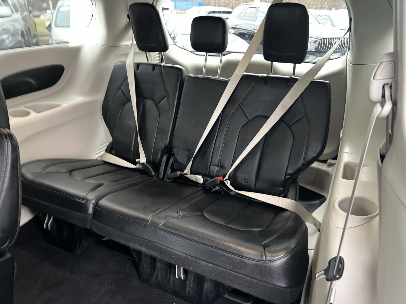 Used 2019 Chrysler Pacifica Touring-L image 24