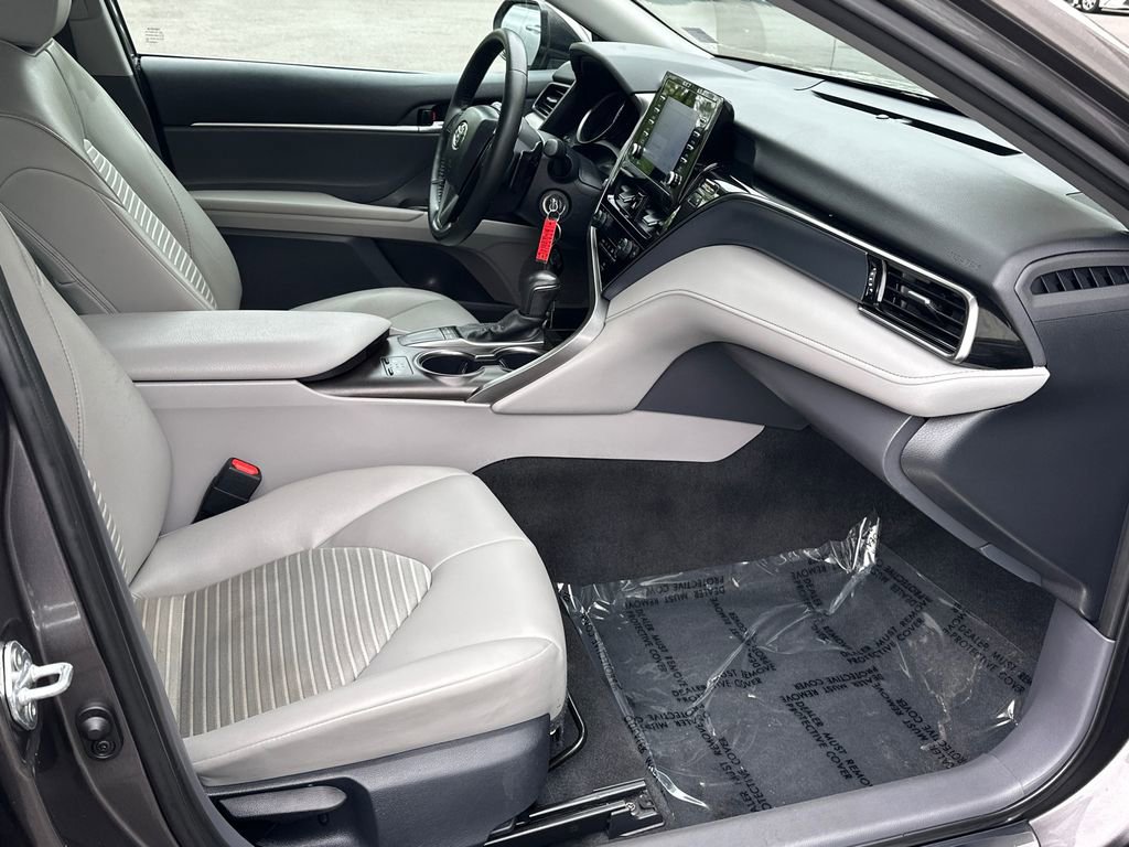 Used 2024 Toyota Camry SE w/ Cold Weather Package FWD image 9