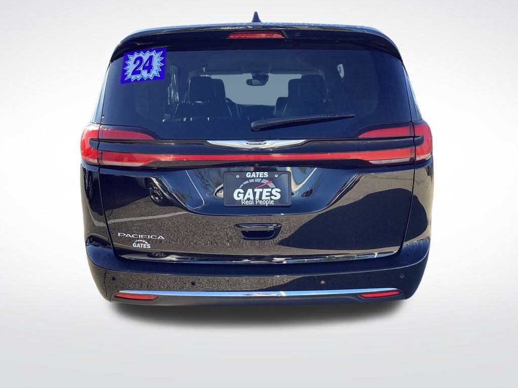 Used 2024 Chrysler Pacifica Touring-L FWD image 9