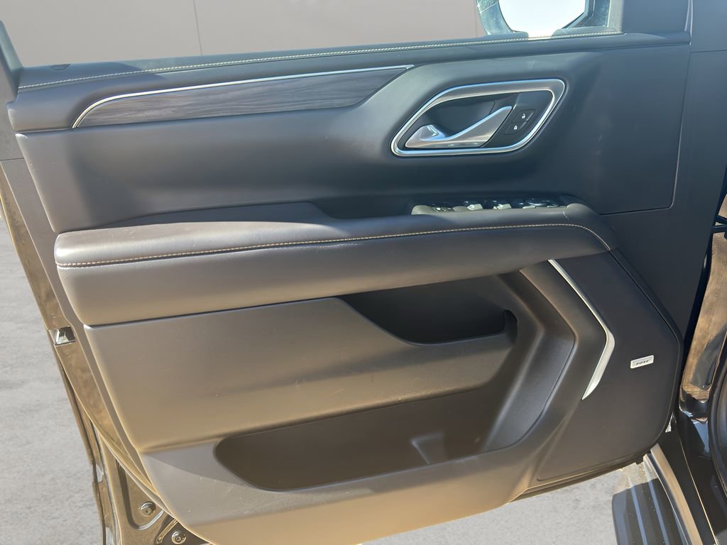 Used 2024 GMC Yukon SLT image 25