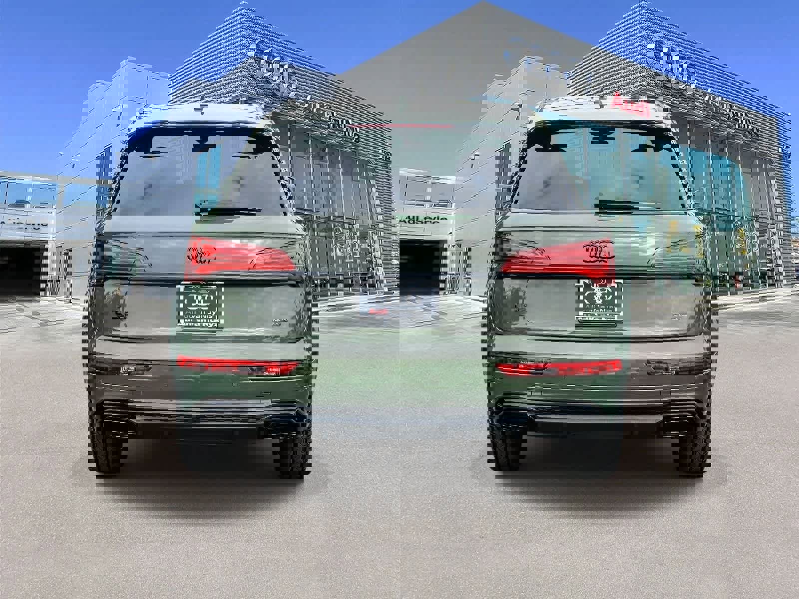 Used 2023 Audi Q5 e Premium Plus w/ Premium Plus Package image 3