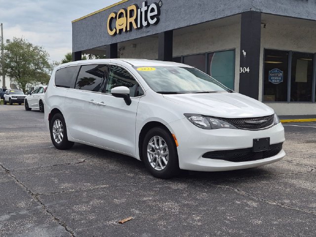 Used 2023 Chrysler Voyager LX FWD image 3