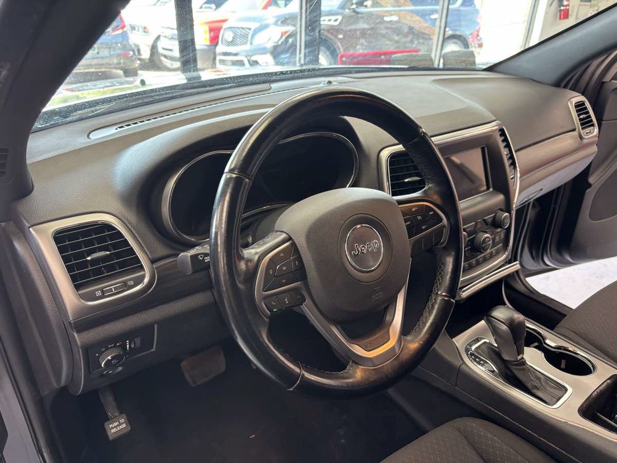 Used 2020 Jeep Grand Cherokee Laredo RWD image 13