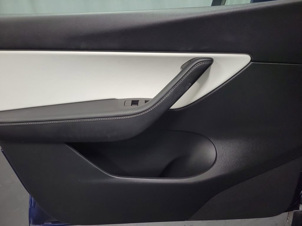 Used 2022 Tesla Model Y Performance image 22