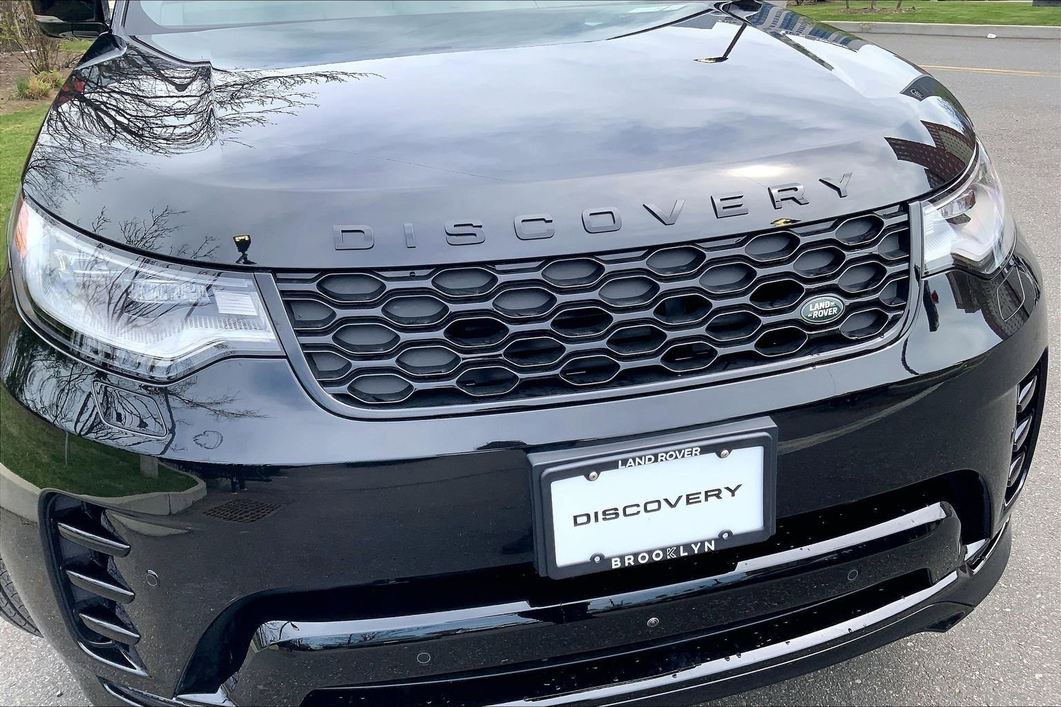 Used 2025 Land Rover Discovery Dynamic SE AWD/4WD image 6