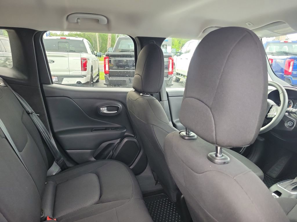 Used 2023 Jeep Renegade Latitude AWD/4WD image 32