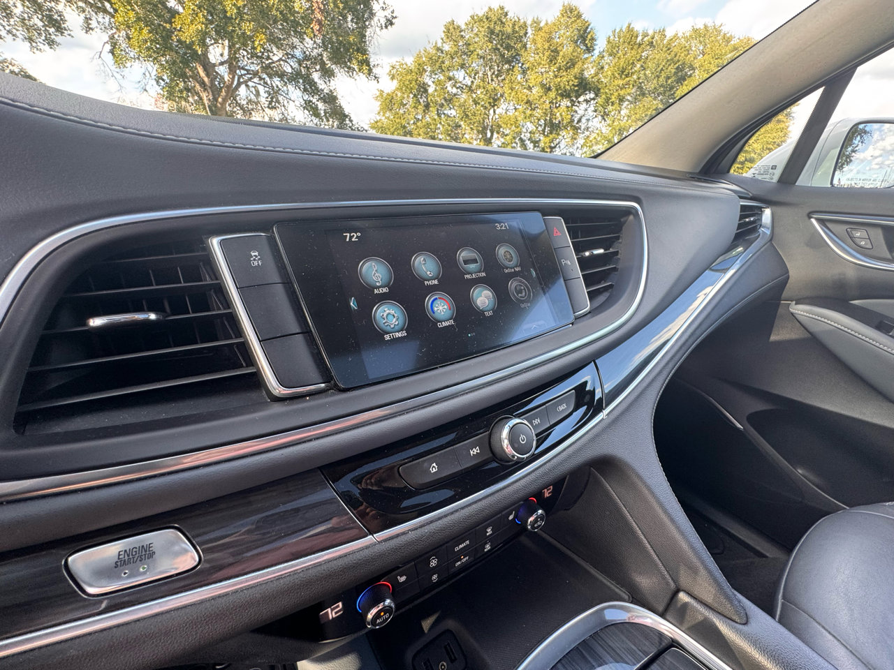 Used 2019 Buick Enclave Essence image 32