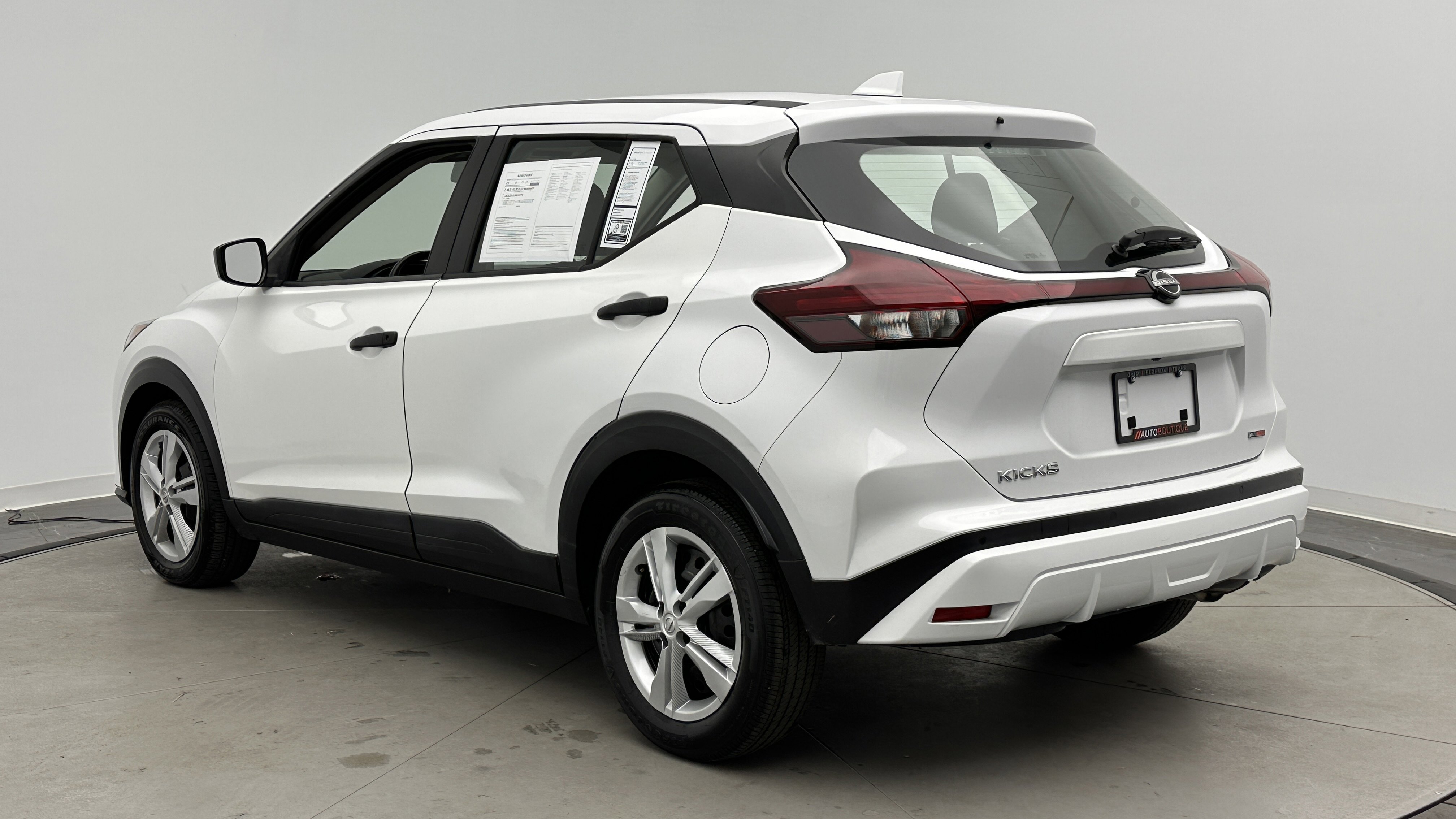 Used 2022 Nissan Kicks S FWD image 5