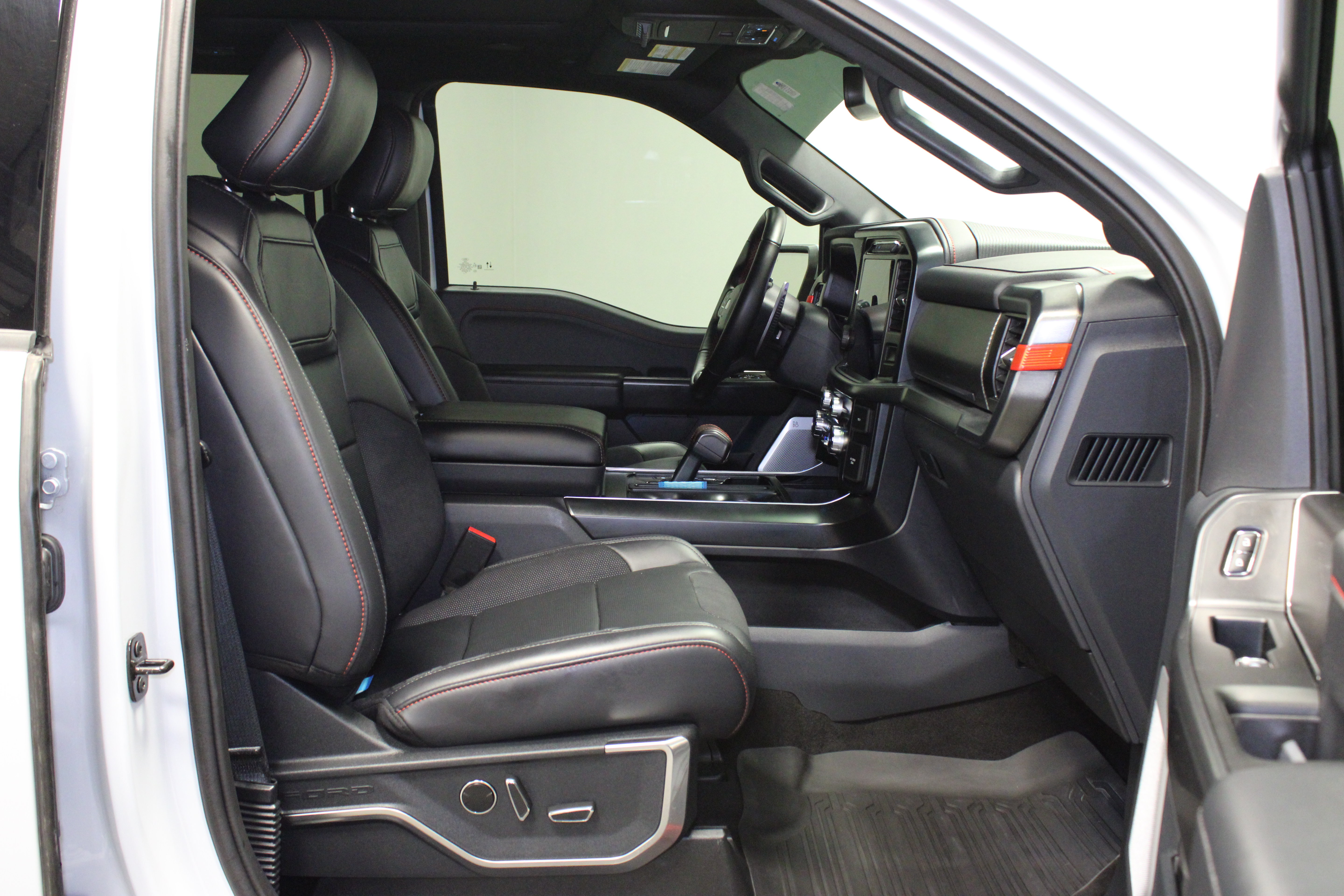 Used 2025 Ford F150 Raptor AWD/4WD image 17