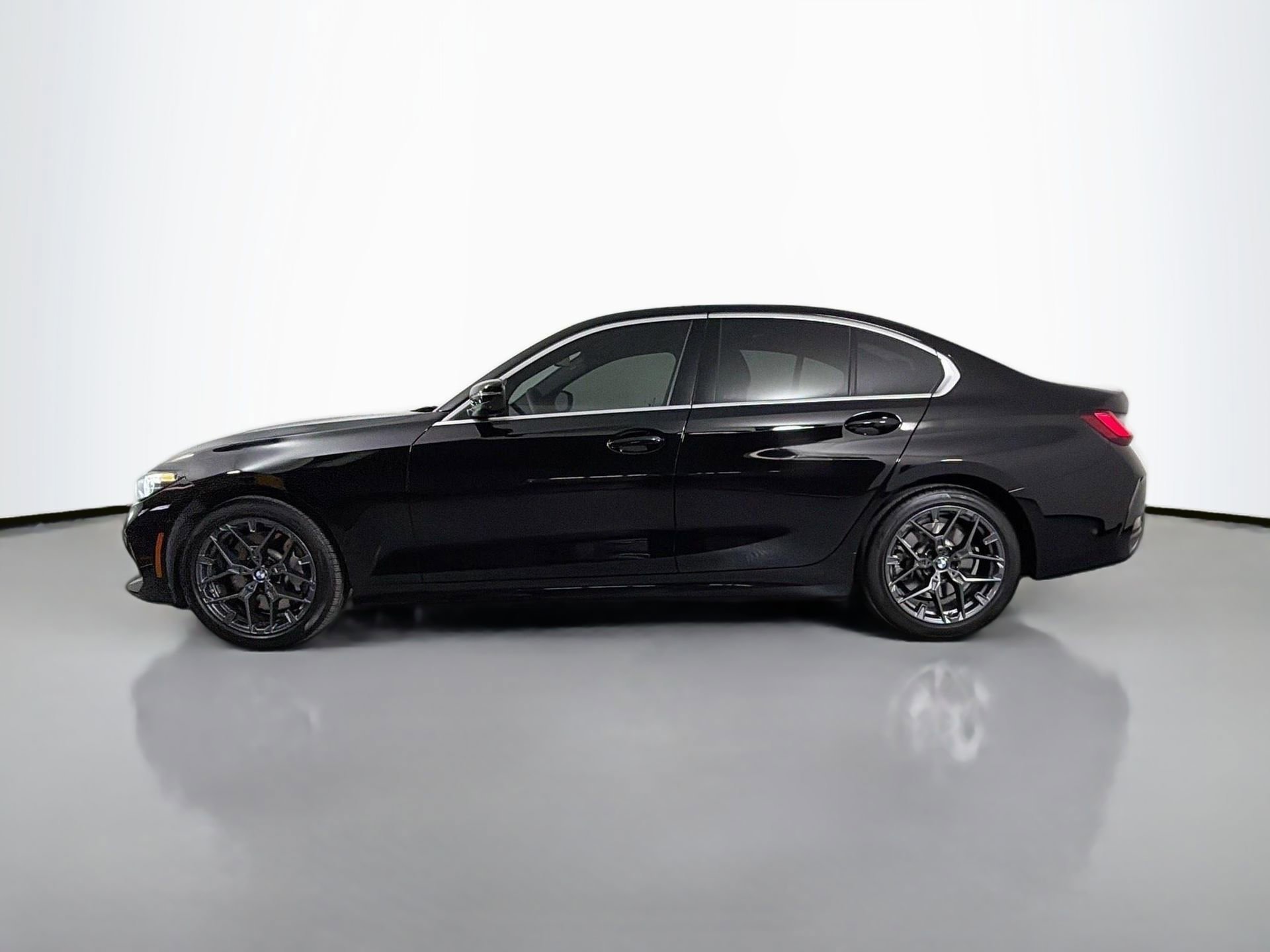 Certified 2025 BMW 330i Sedan w/ Convenience Package image 9