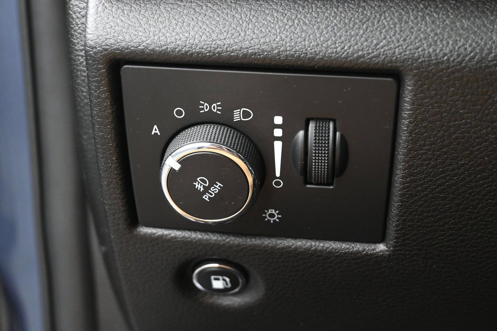Used 2021 Jeep Grand Cherokee Limited AWD/4WD image 12