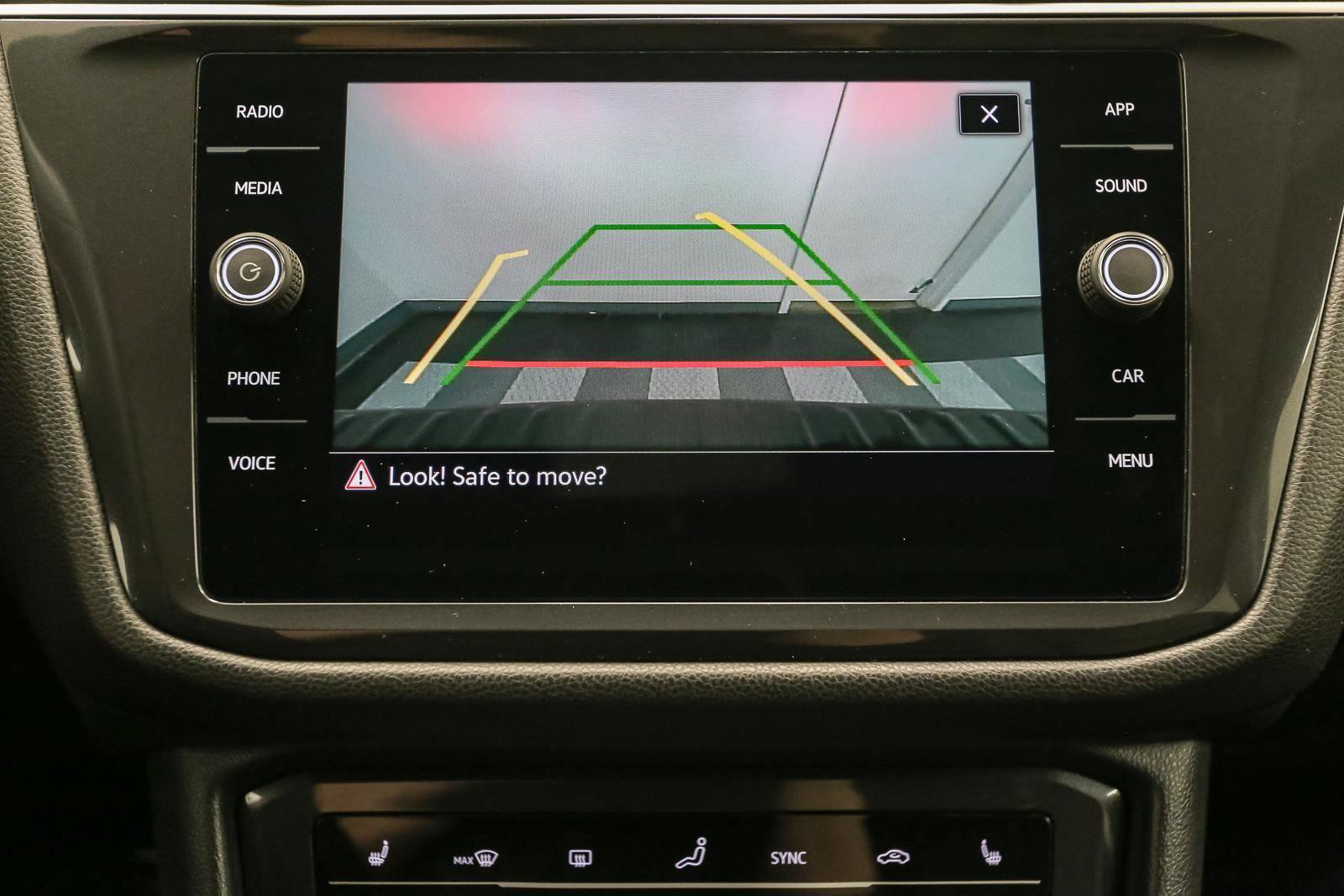 Certified 2024 Volkswagen Tiguan SE R-Line AWD/4WD image 37