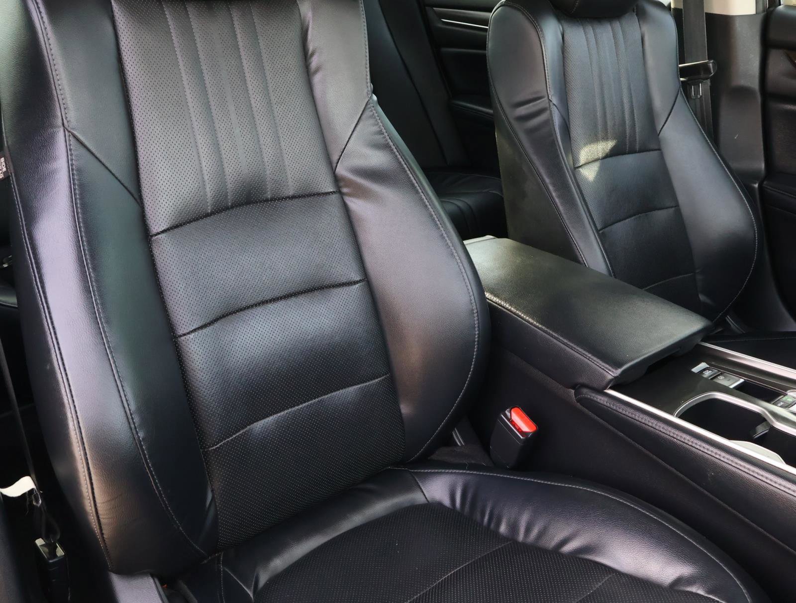 Used 2018 Honda Accord Touring image 16