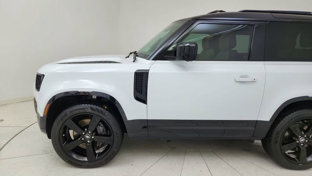 Used 2025 Land Rover Defender 90 X-Dynamic SE image 9